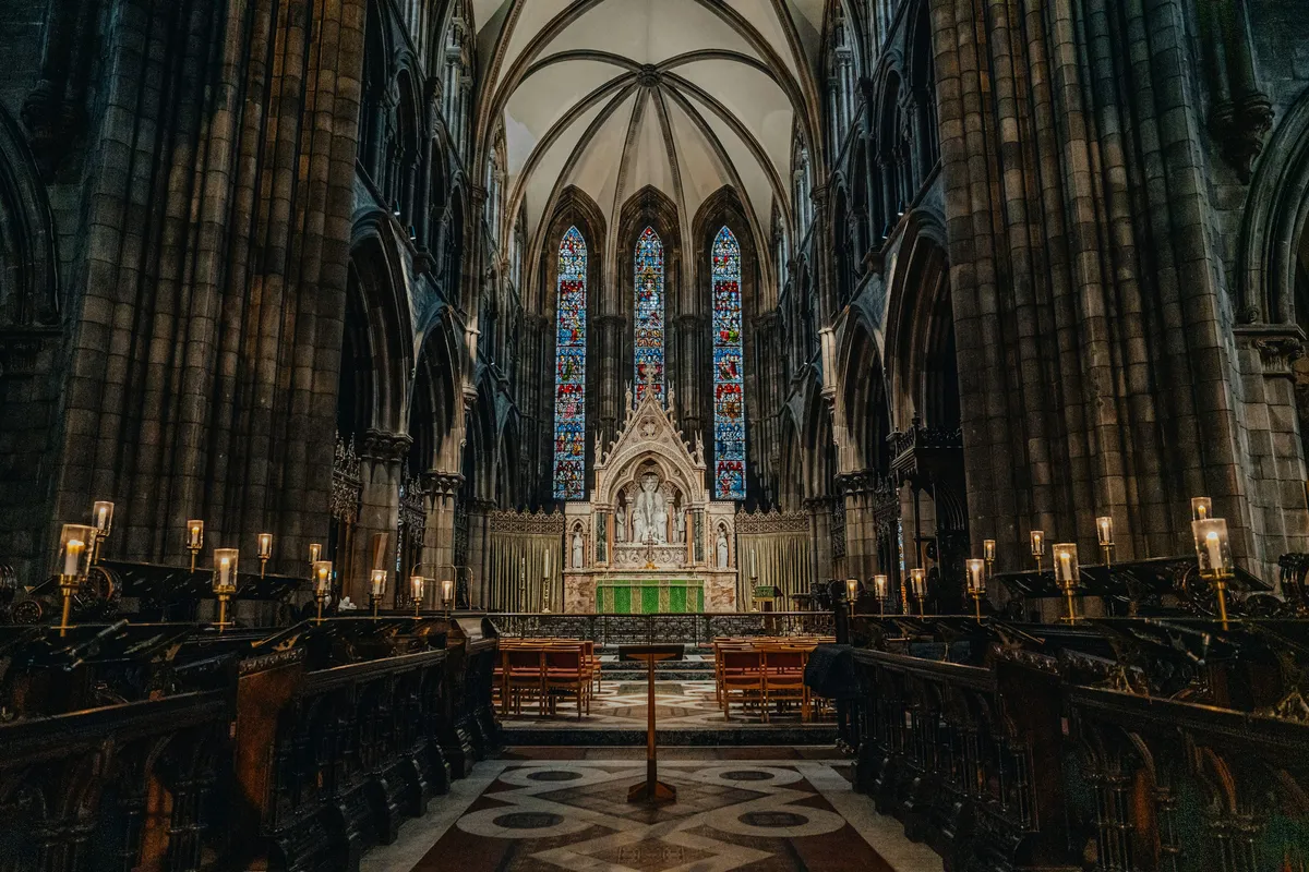 俄罗斯转盘APP下载页面背景 - 宏伟的国王加冕大厅